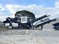 mobile crawler stone crusher plant working in chile